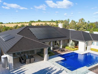 Có thể sử dụng nước nóng năng lượng tái tạo mà không có bình chứa trên mái nhà không?