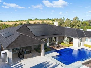 Solahart Streamline hệ tách rời bình chứa và tấm thu nhiệt